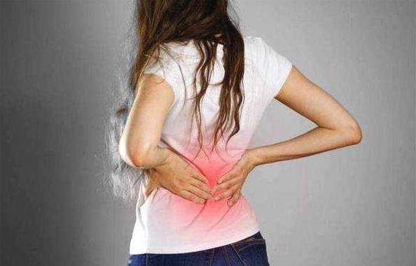 女性腰痛怎么回事?是妇科疾病吗?医生:可能和这些因素