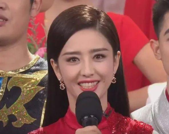 佟丽娅主持2020年春晚