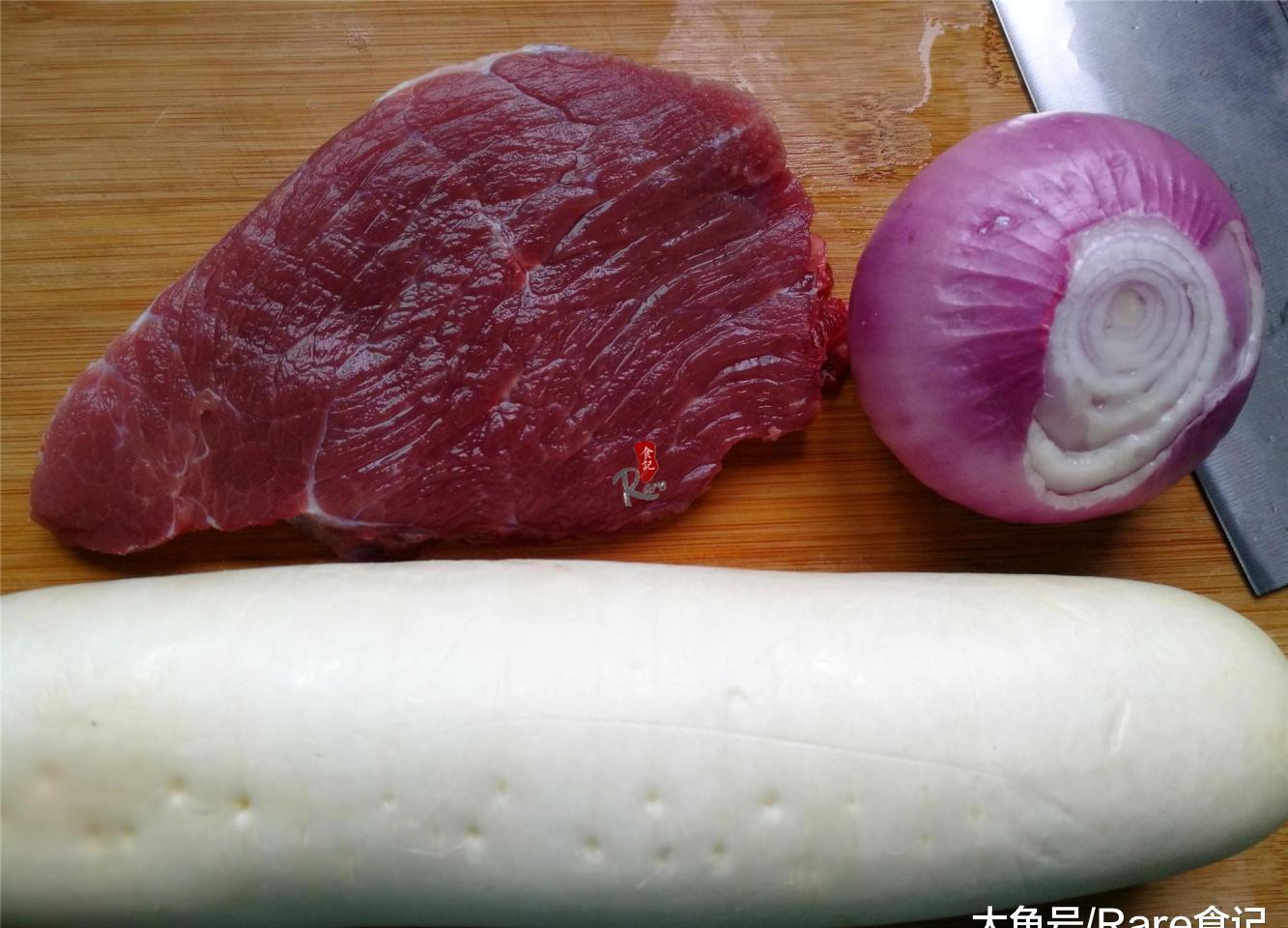 牛肉洋葱馅怎么调不柴 78c16cee882a448bb61fbe7a040e0f27.jpeg