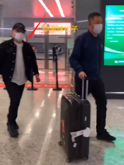 机场行李箱怎么拍 875b952924ba482ebf29dda398a347b3.png