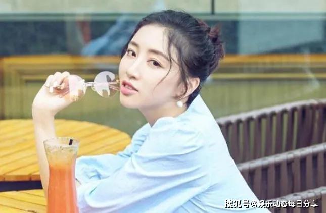  体操女神嫁1米58奥运冠军，28岁的她越来越美，母乳太多感到烦恼