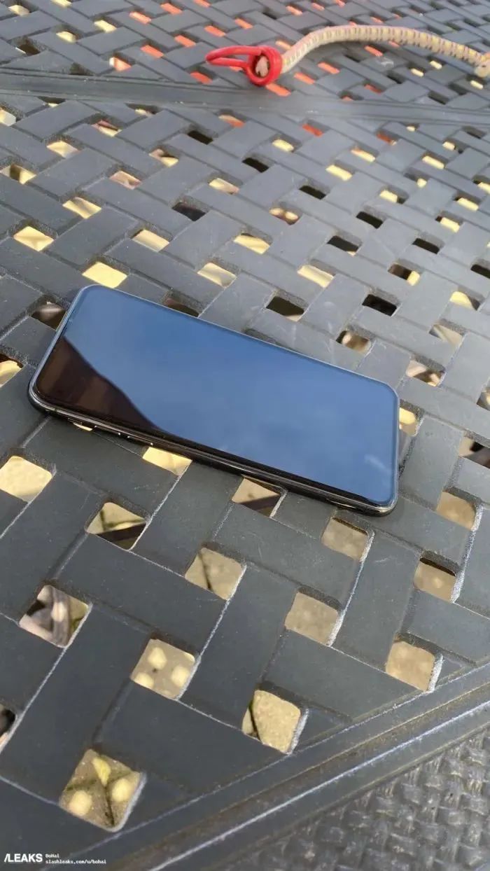 供应商暗示iPhone12如期发布，或采用无刘海设计