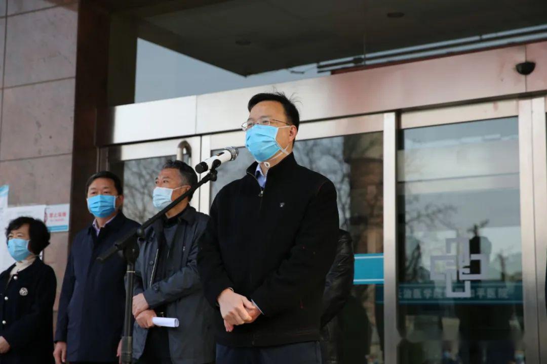 长治医学院副院长王金胜,和平医疗集团理事长,和平医院党委书记尚进平