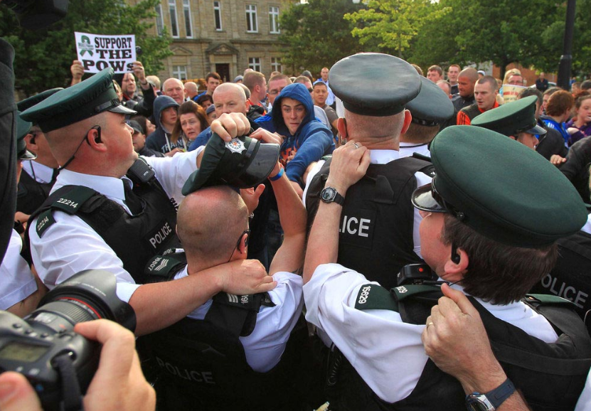 原创北爱尔兰宣布警察将有强制执行的权利