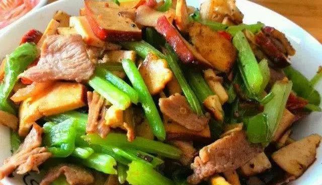 芹菜末炒牛肉末怎样做 b31430bb36364ff2b3647c248c9597c6.jpeg