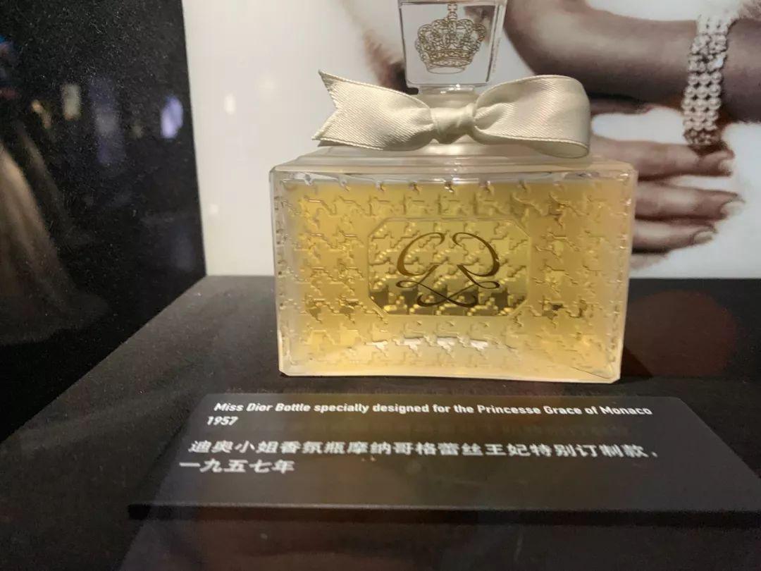 格蕾丝凯利:好莱坞女主&摩纳哥王妃的梦幻衣橱-搜狐大视野-搜狐新闻