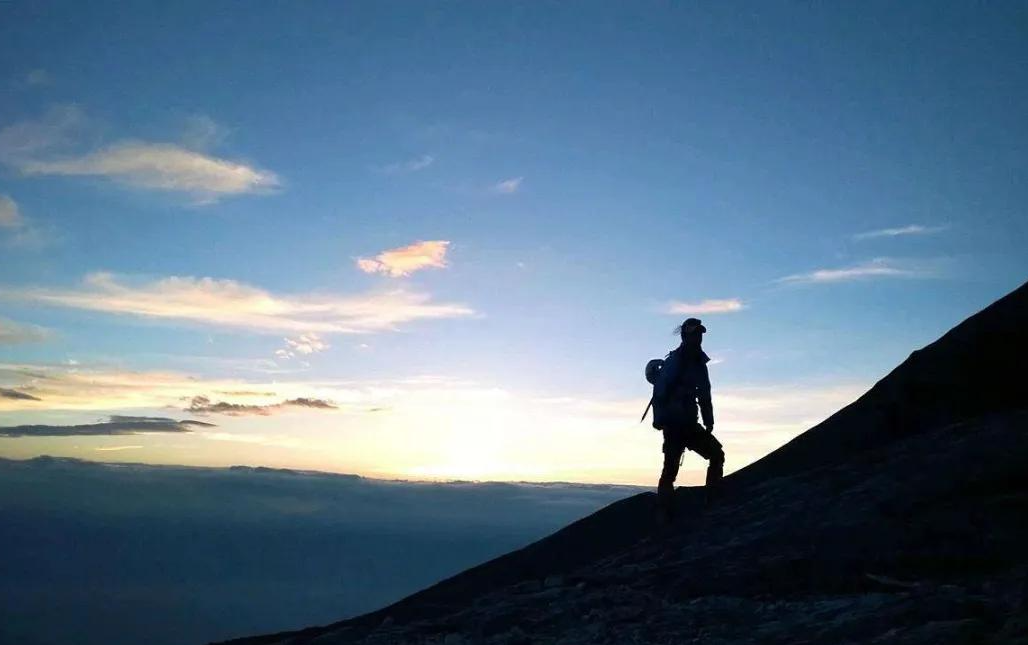 山高人为峰