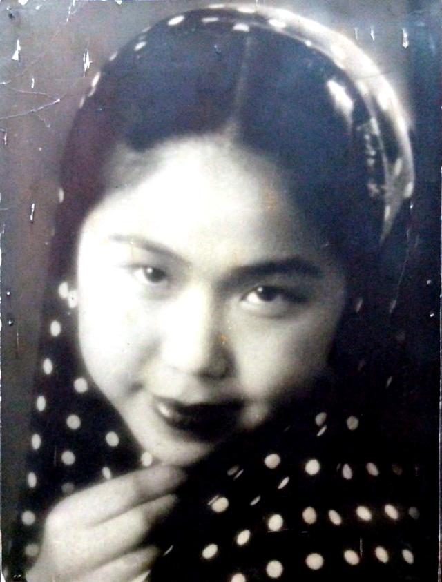 1932年,杨沫的小妹白杨虽然也才只有12岁,但也是因为不堪忍受家庭的