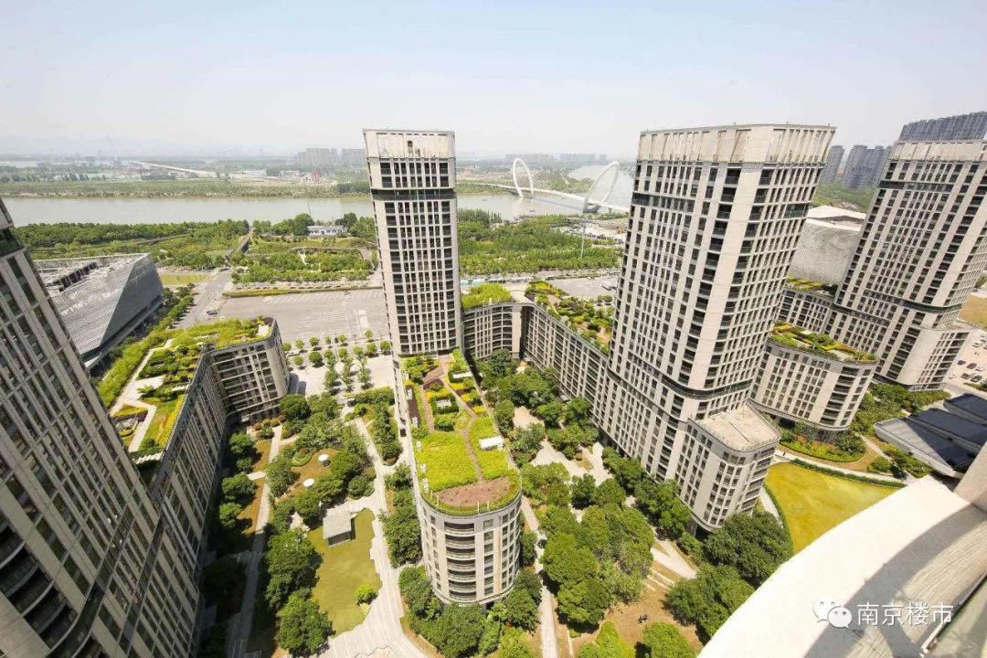 3月28日上午,南京青奥村首批213套人才房正式启动交付, 江苏省委常委