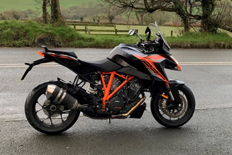 ktm 1290 super duke gt 2021款路试车曝光