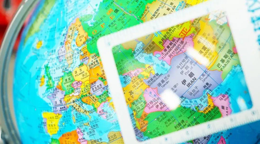 04 赠品实用 实惠,性价比高 这款地球仪,还 附赠双面世界地图1
