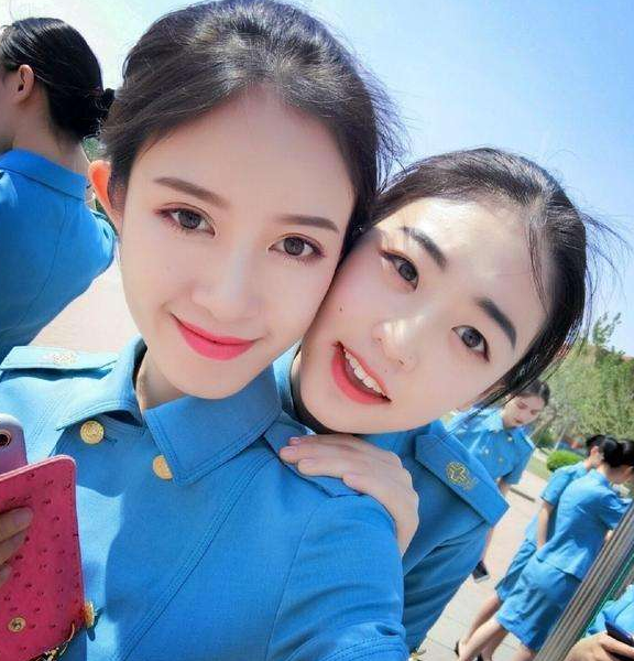 突破了公众想像的尺 美女考空姐
