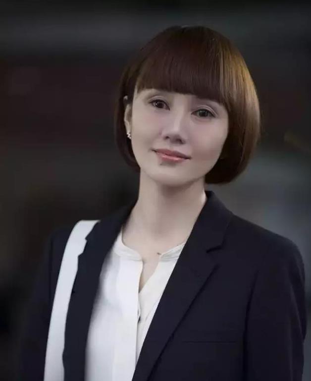 32岁嫁最年轻影帝，结婚十年有11个孩子，今42岁