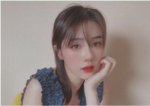 韩式女生法式刘海锁骨直发发型