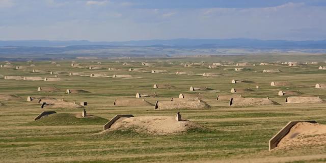 别人刚开始囤枪，一些美国人连末日堡垒都建好