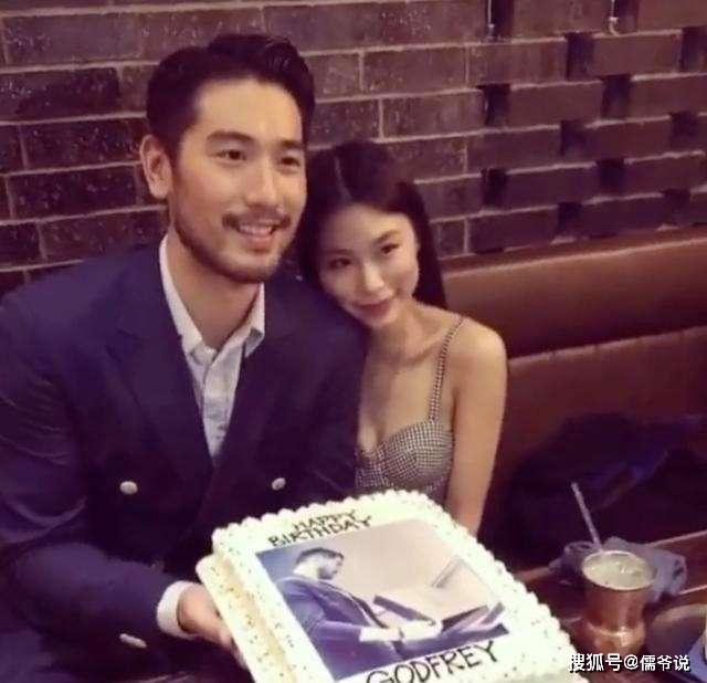 高以翔女友前脚刚晒完恋爱旧照，后脚就被曝在