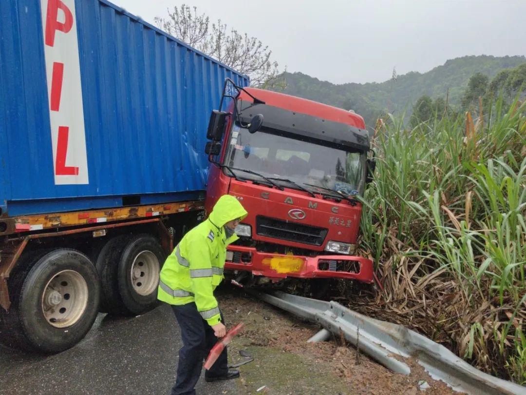 贺州高速公路上近日发生的三起交通事故,都和这有关.