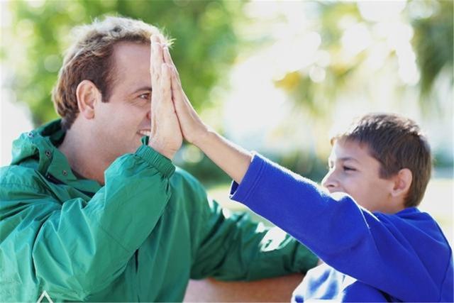 孩子被夸几句就飘？真正的赏识教育不是一顿夸，父母别踩坑了！