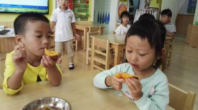 孩子:医生坦言:多给娃吃4类食物,咳嗽少长大个孩子脾肺虚发育慢