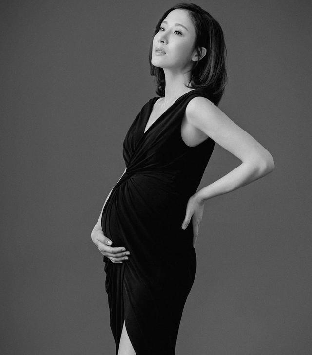 前tvb花旦杨怡揭晓胎儿性别与丈夫拍摄大肚写真照怀孕女人最美