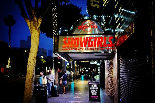 美娱乐场所仍在偷偷营业！枪店拒不关门，还把