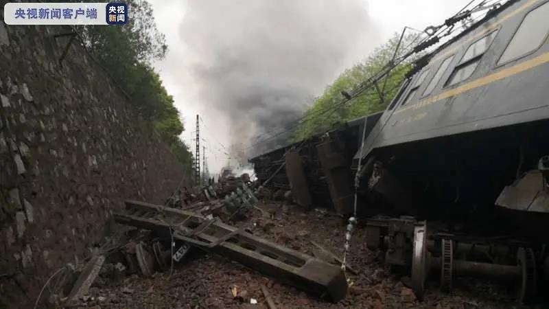 实时更新：济南至广州列车卫生间里发现被困人