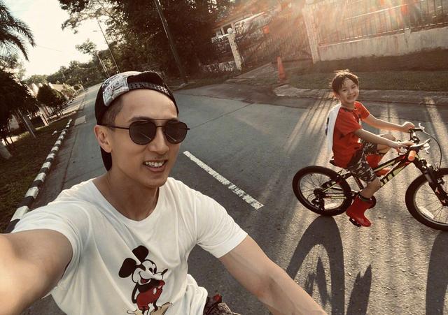 吴尊和妻子再拍毕业照，时隔多年毫无岁月痕迹