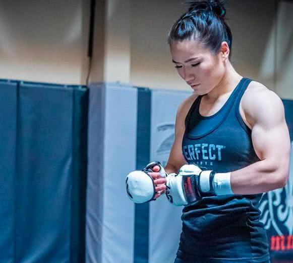原创专家称乔安娜伤势很难恢复术后22天后秒变美女拳迷太漂亮了