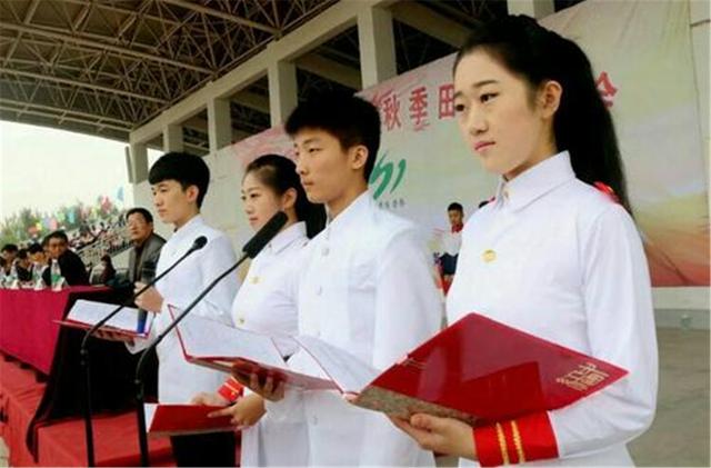 孩子被夸几句就飘？真正的赏识教育不是一顿夸，父母别踩坑了！