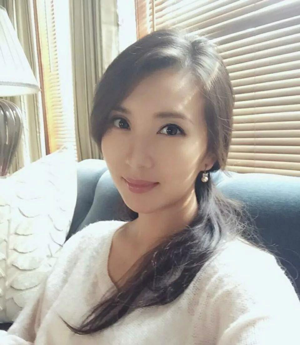 40岁陈好晒新照,素颜自拍加少女脸蛋,网友:还是当年"万人迷