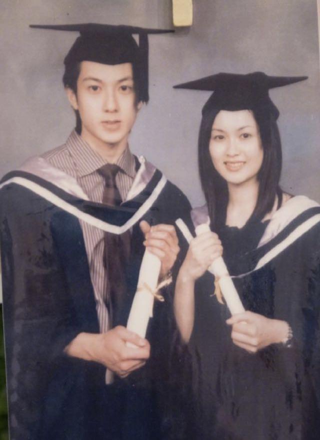 吴尊和妻子再拍毕业照，时隔多年毫无岁月痕迹