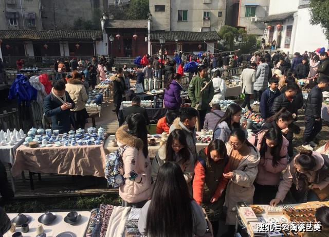 每周日上午(9:00-12:00,这里完全是自由集市,地点就在雕塑瓷厂南门的