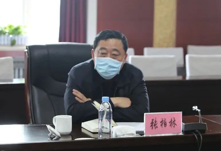 行署秘书长张柏林出席会议县委书记周魁伟作汇报县(局)长宋波作汇报会