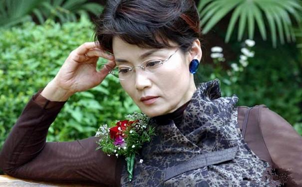 与刘晓庆齐名，为了演戏甘愿待在抢救室，爆红