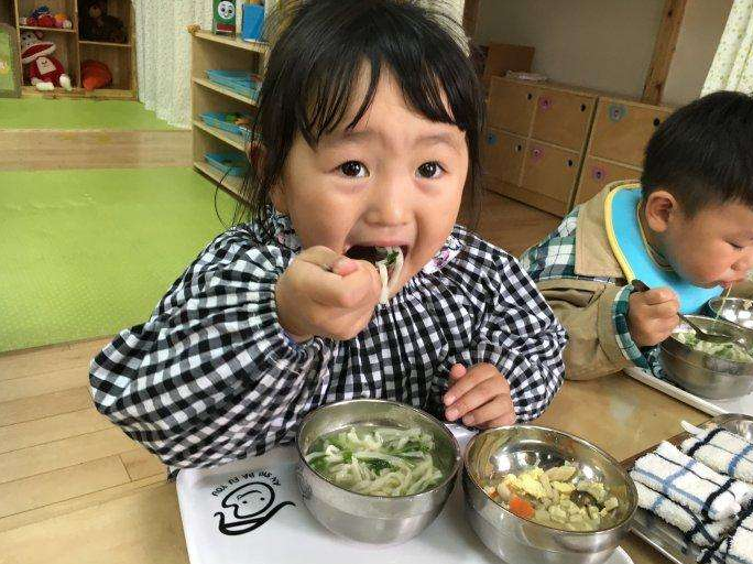 「孩子」别让孩子碰3物，医生坦言：咳嗽易生病，还会降免疫马上4月
