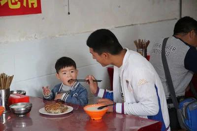 「孩子」不然坑了娃都不知身为父母:这3个“传统观念”一定要摒弃