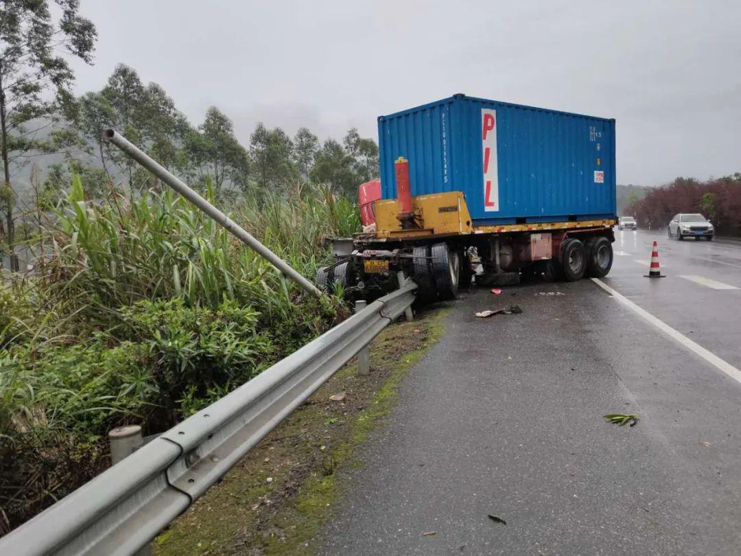 贺州高速公路上近日发生的三起交通事故,都和这有关.