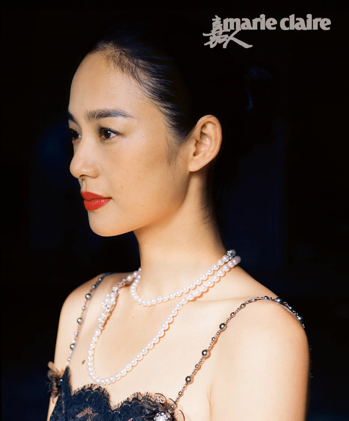 41岁周韵美得有韵味, 天鹅颈凸显"东方之美",姜文好福气!