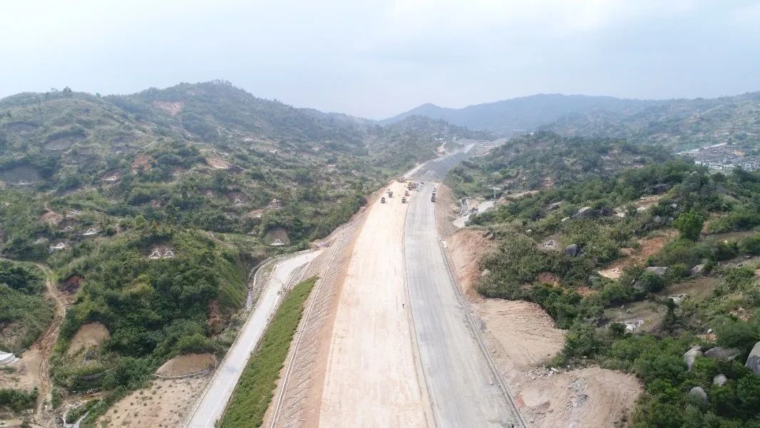 汕湛高速和平连络线长2695km