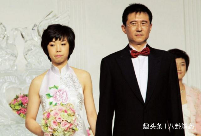与袁立相恋15年同居12年，闪婚娶了小20岁的世界