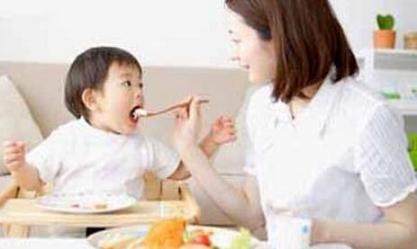 妈妈：妈妈这“取刺”办法，连儿科医生都称赞3岁孩子吃鱼“卡鱼刺”