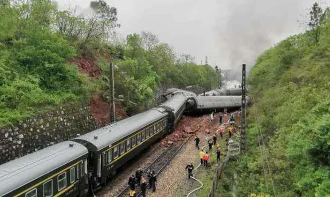 济南死亡人口_济南暴雨银座死亡照片(2)