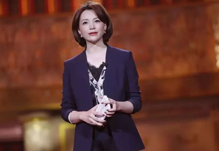央视老牌一姐，同居多年的感情被人插足，如今