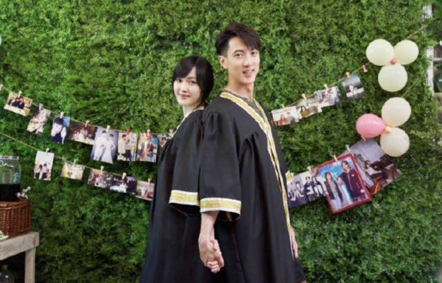 吴尊和妻子再拍毕业照，时隔多年毫无岁月痕迹