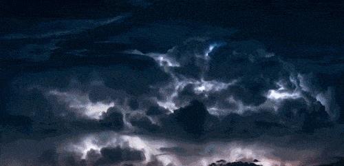 暴雨!冰雹来袭!遇到坏天气,你需要这样做