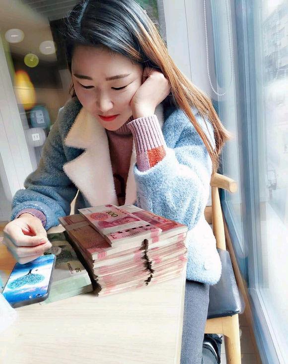 搞笑p图:求大神p点伤口,像是被绑架受刑了!