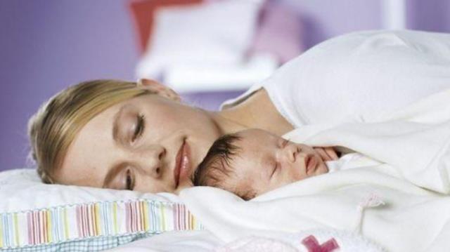 「月龄」两个月龄的竖抱会不会影响脊柱发育？宝宝什么时候可以竖着抱