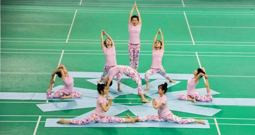 春意正浓北京大学瑜伽队线上训练进行中