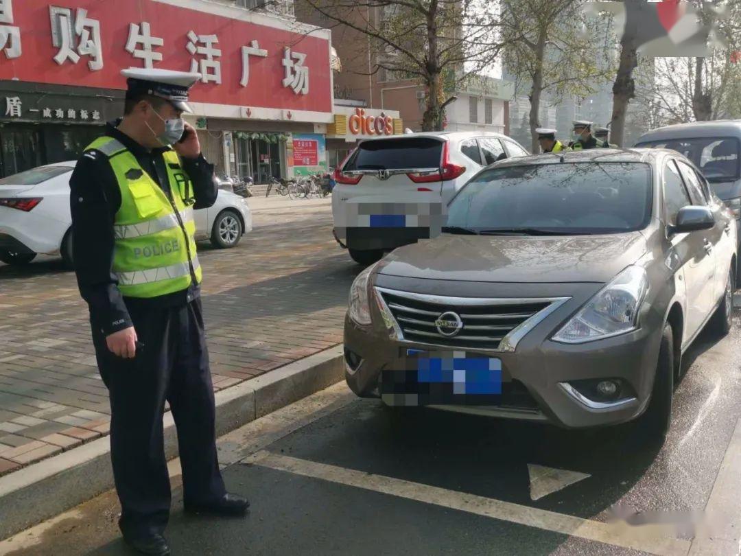 点赞叶县交警大队助力城区清洁行动创建宜居城市环境