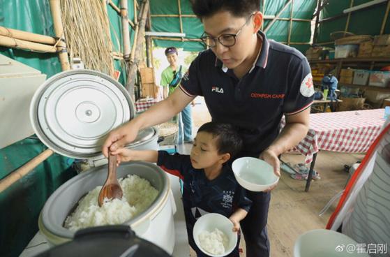 霍啟剛帶7歲兒子下廚，豪宅廚房內景首曝光，不愧是最接地氣豪門 娛樂 第8張